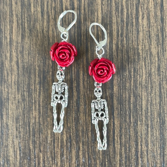 Hand Crafted Jewelry - HAND CRAFTED EARRINGS Solver Plated Skeleton Charm Red Rose Bead